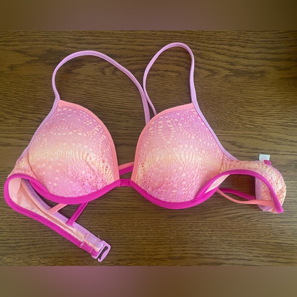 Victoria’s Secret bikini top - Picture 1 of 3